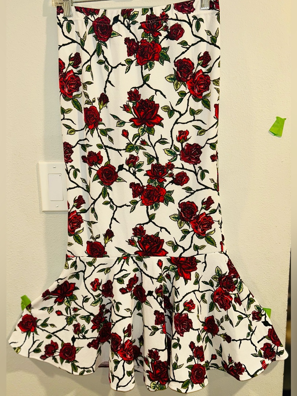 SHEIN Red Rose Floral Mermaid Hem Skirt Size Medium White Romantic Boho Trumpet - Picture 6 of 9